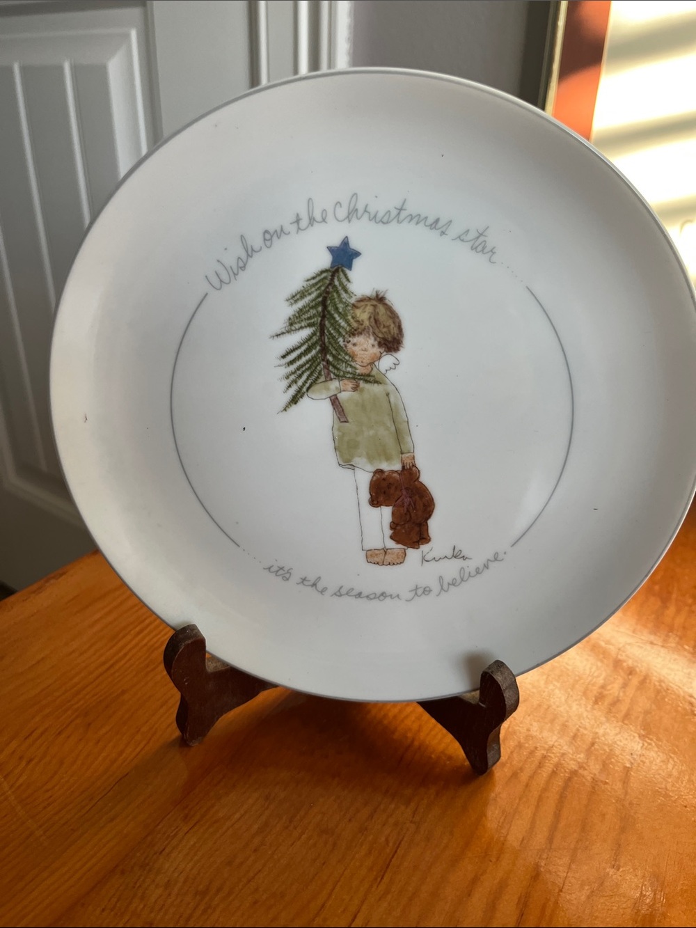 Keepsake Holiday Decorative Plate - White with Illustration